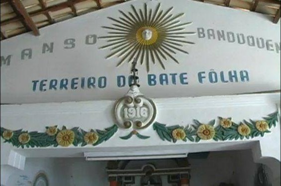 Fachada interna do Terreiro do Bate Folha, Manso Banduquenqué, com o ano de 1916